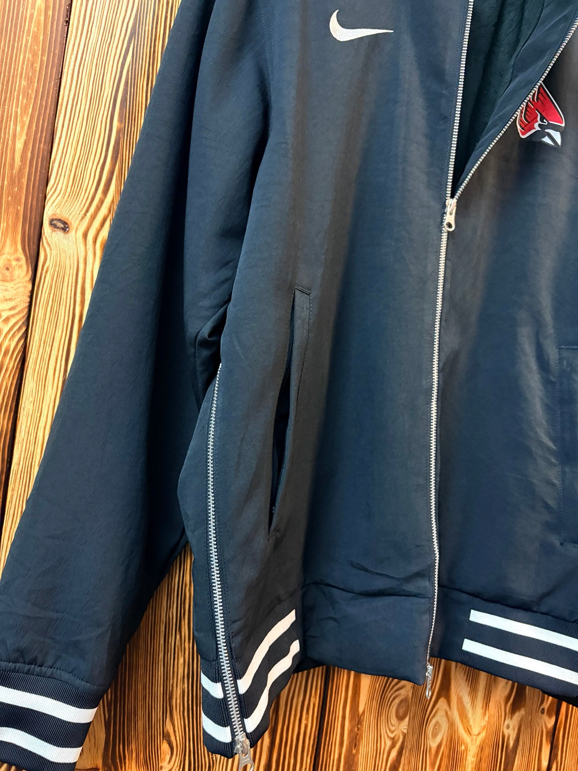 Nike Vintage Team Jacket – Seitliche Reißverschlusstasche