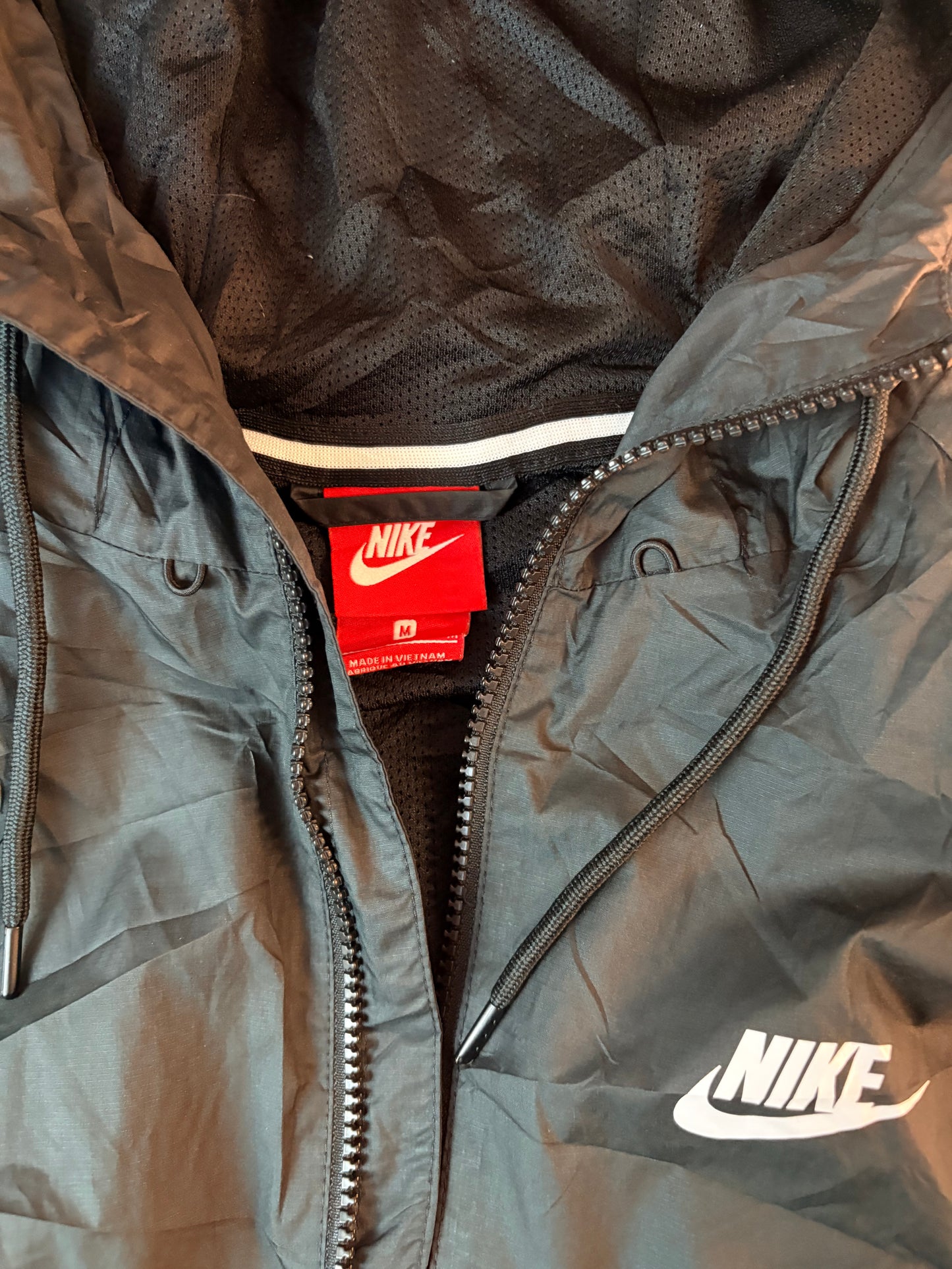 Nike Windrunner Regenjacke Übergangsjacke Schwarz – Größe M – Original