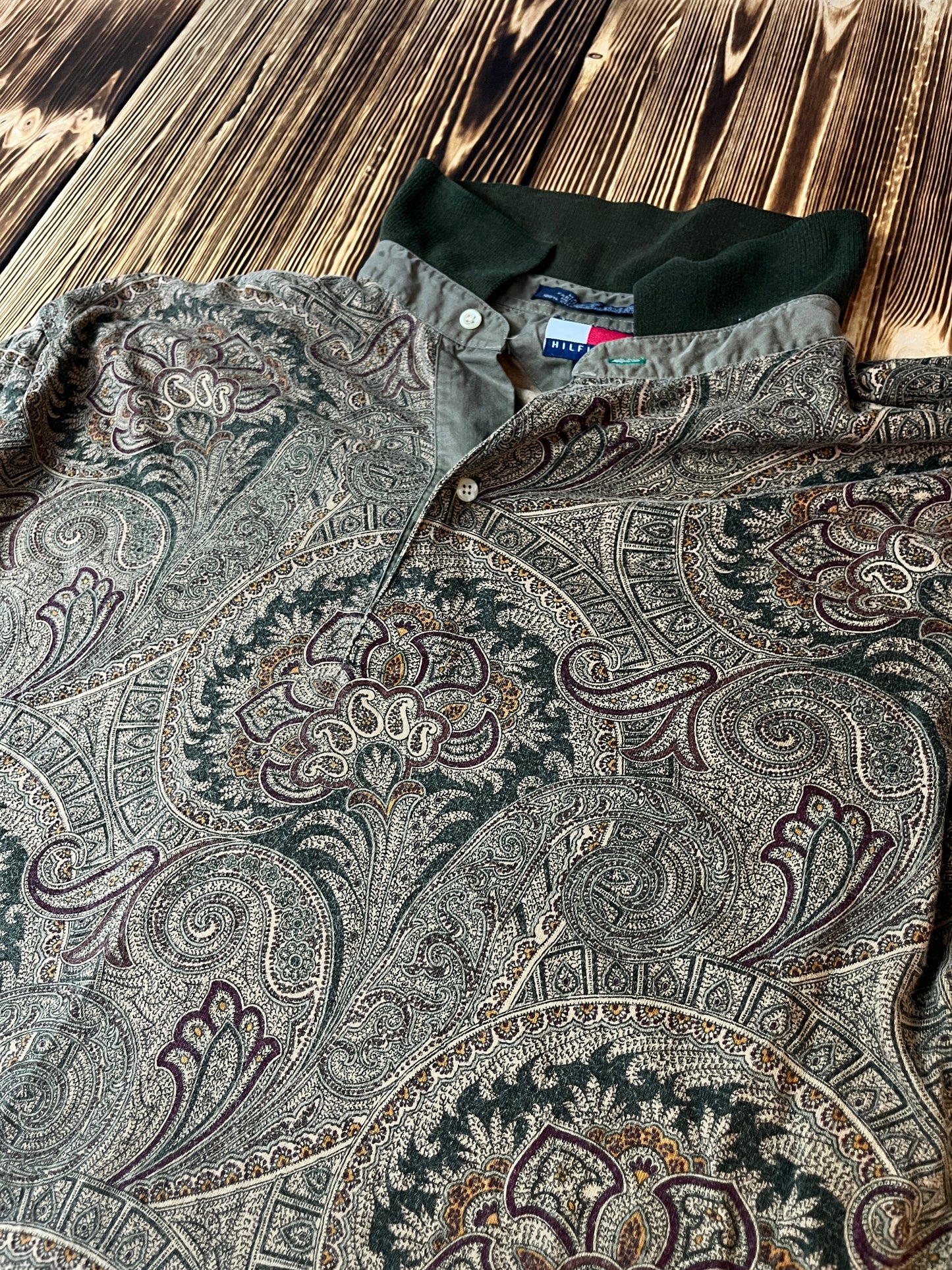 🔥 Vintage Tommy Hilfiger Paisley Polo Shirt 🔥