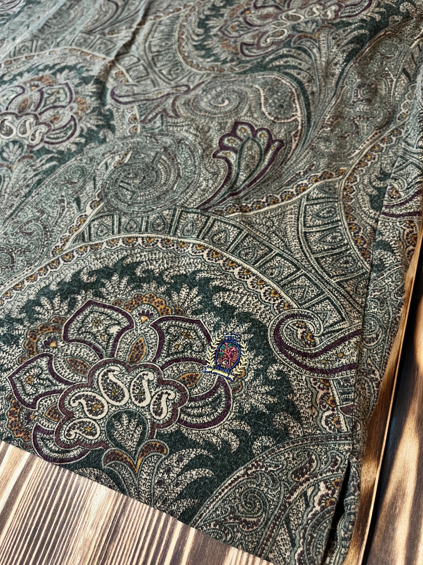 🔥 Vintage Tommy Hilfiger Paisley Polo Shirt 🔥