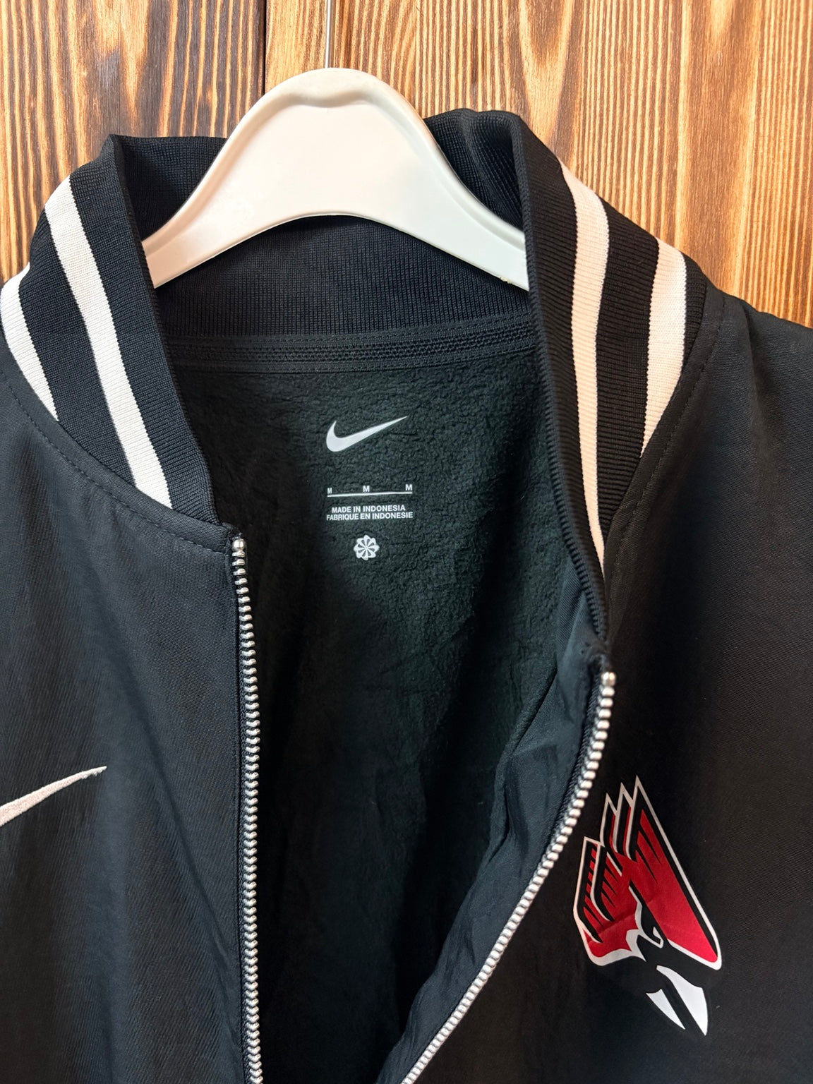 Nike Vintage Team Jacket – Größe M und Made in Indonesia